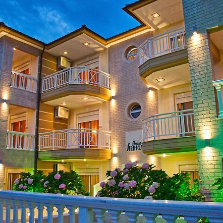 House Spanos سارتي المظهر الخارجي الصورة